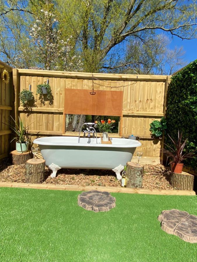 Cosy Dog Friendly Lodge With An Outdoor Bath On The Isle Of Wight Whitwell  エクステリア 写真