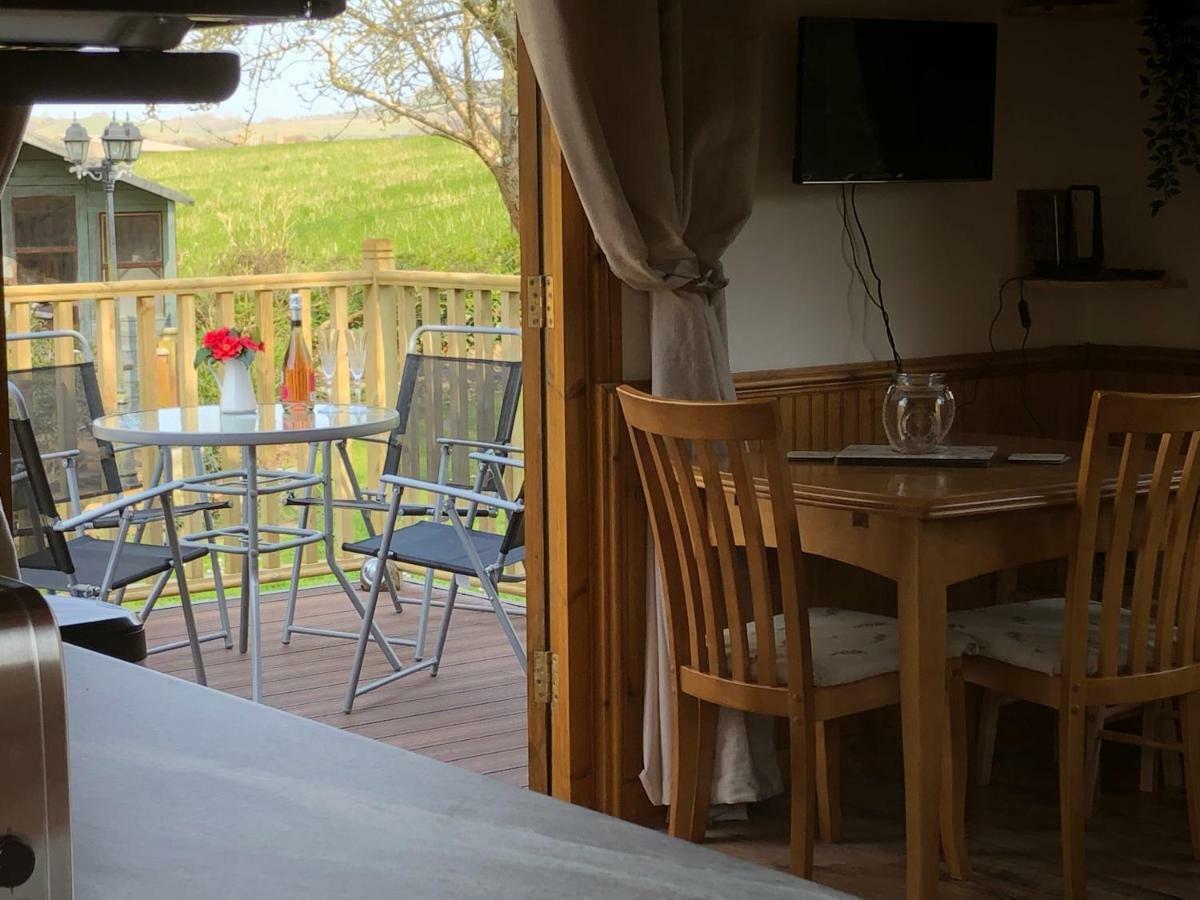 Cosy Dog Friendly Lodge With An Outdoor Bath On The Isle Of Wight Whitwell  エクステリア 写真